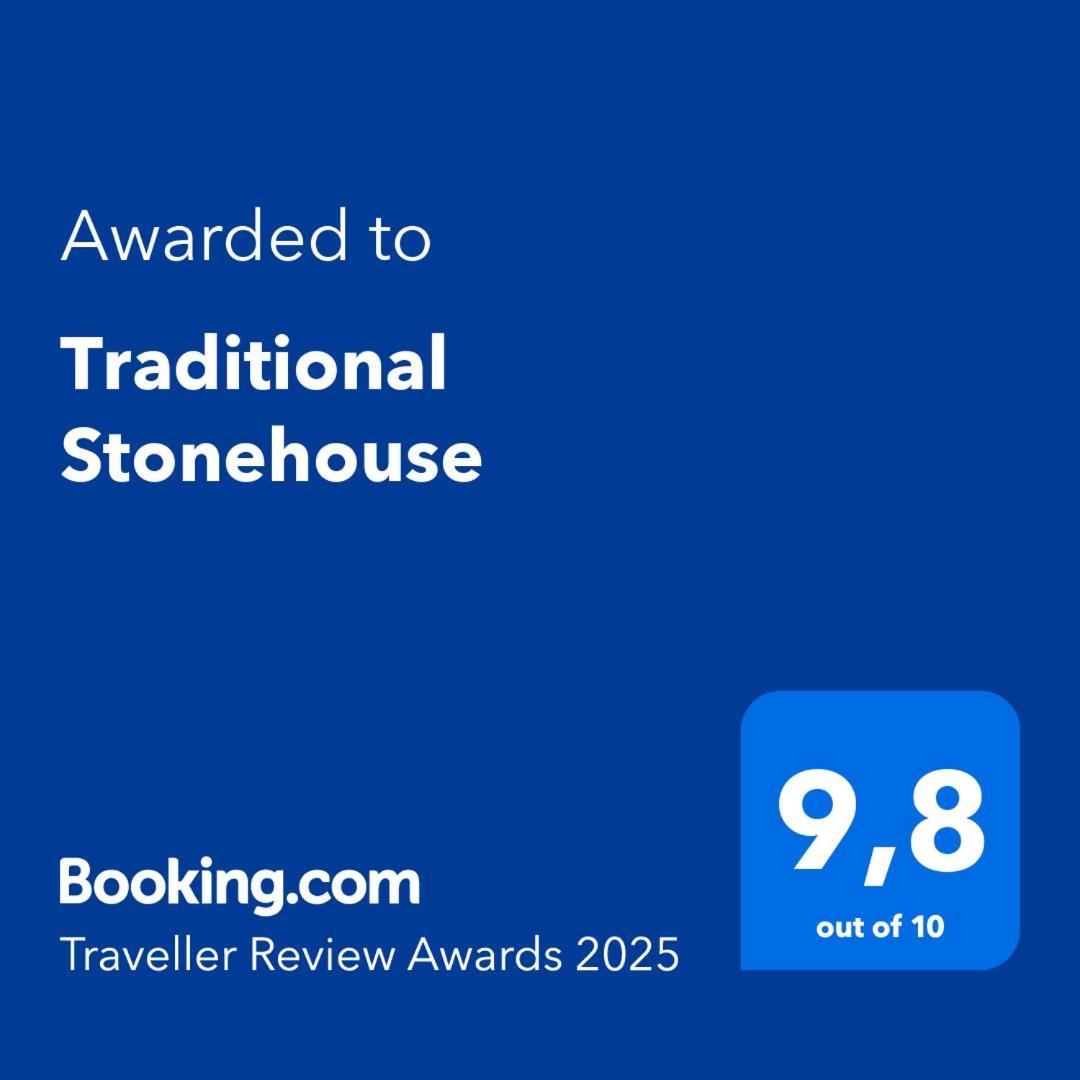 Traditional Stonehouse * Potistika