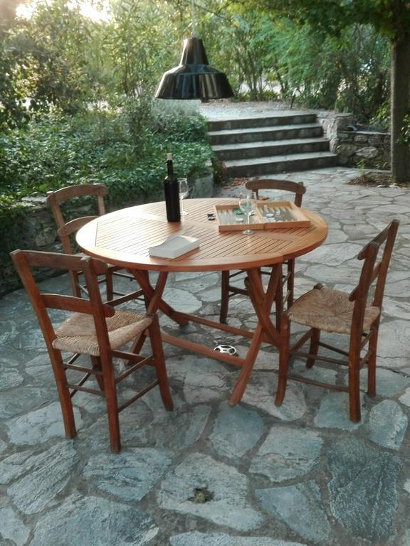 Traditional Stonehouse * Potistika