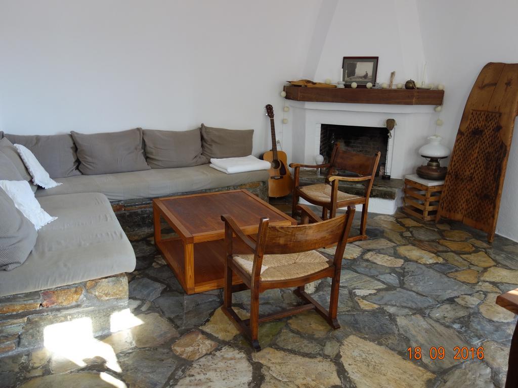 Traditional Stonehouse Potistika